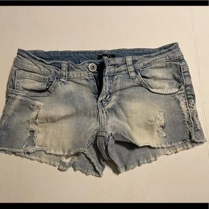 Juniors distress shorts